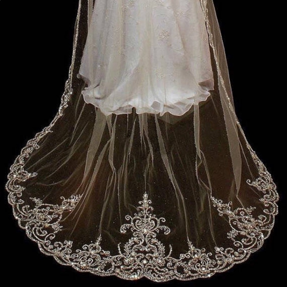 Regal wedding veil 144” long ivory